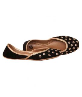 Black Embroidered Women's Khussa